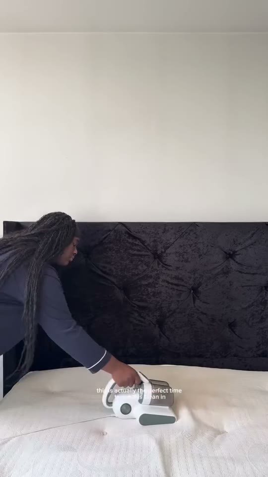 Mattress vacuum demonstration